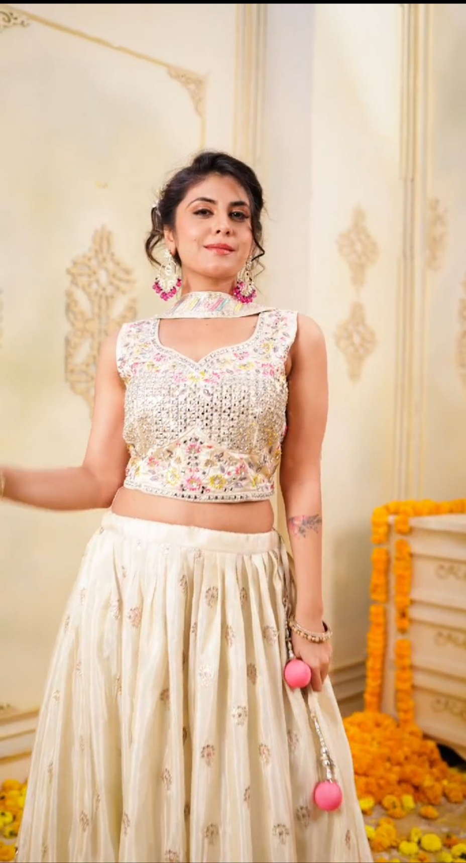 Off White Embroidered silk Lehenga set ✨️ size L/ XL available