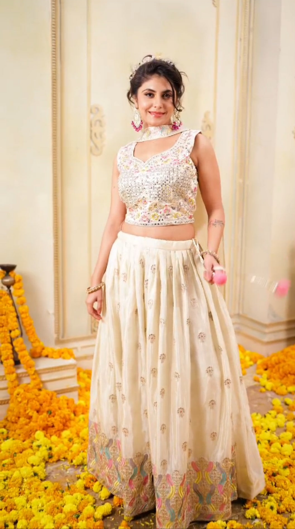 Off White Embroidered silk Lehenga set ✨️ size L/ XL available