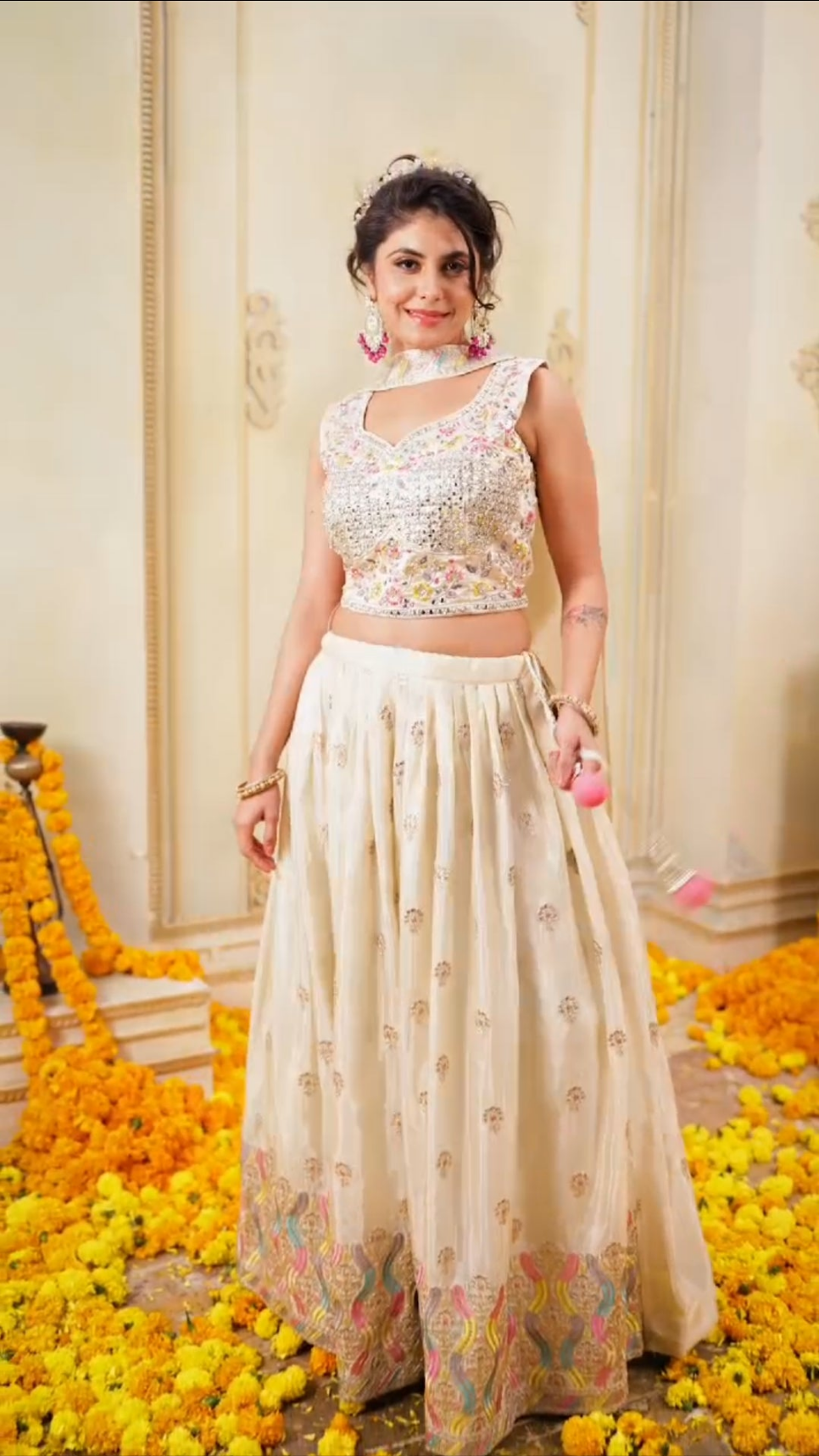 Off White Embroidered silk Lehenga set ✨️ size L/ XL available