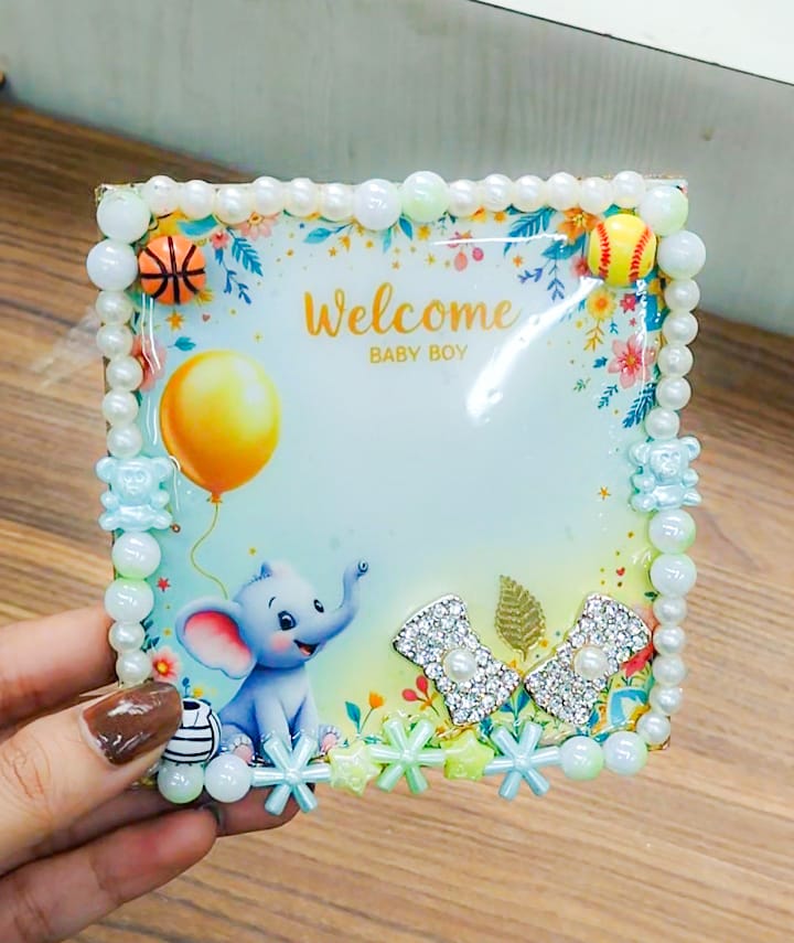 Exquisitely handcrafted coin platters featuring ‘It’s a Boy’ and ‘It’s a Girl’ designs. Pack of 10