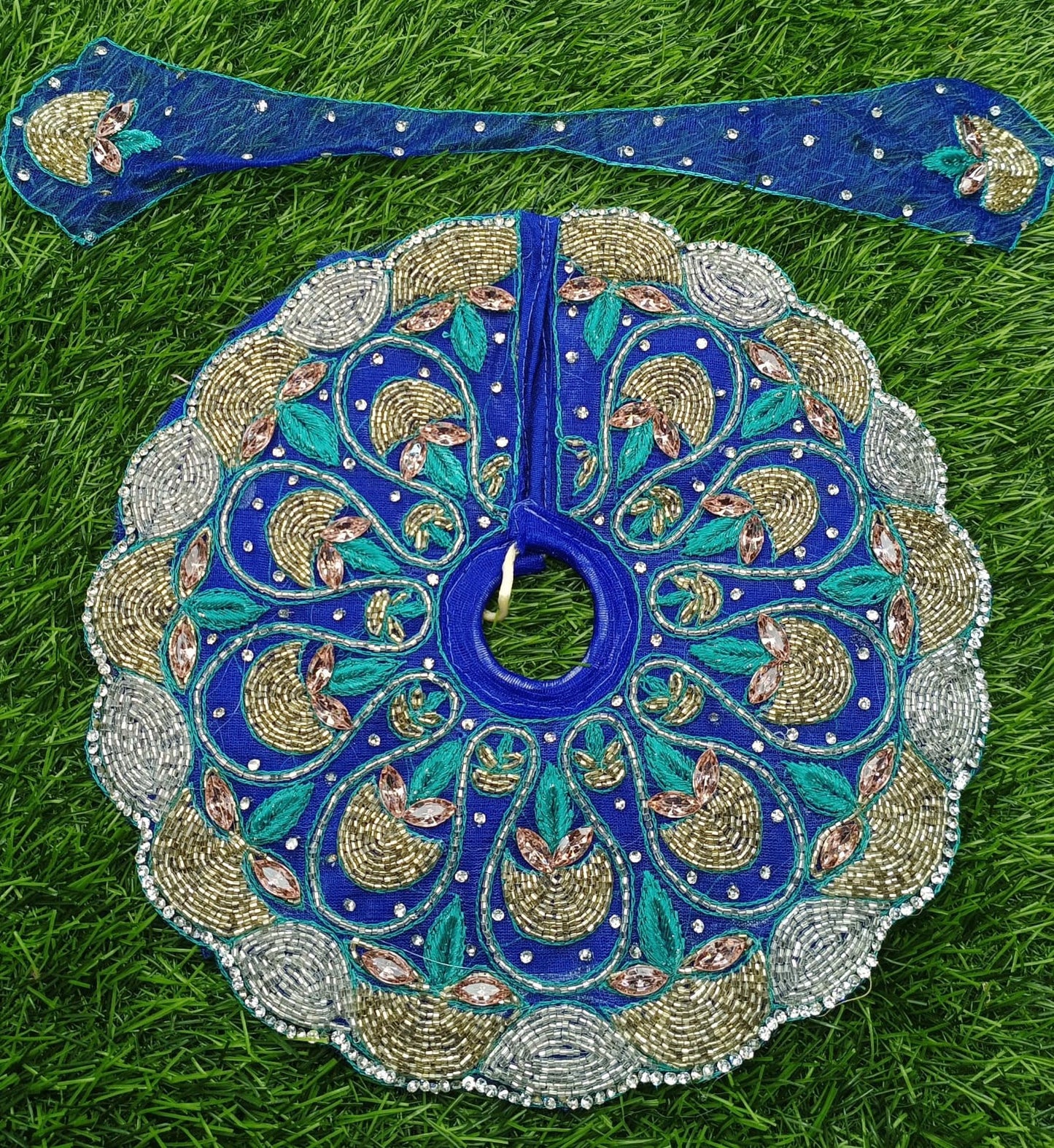 Cheed Hevy embroidery work Ladoo gopalji poshak size 6 inch