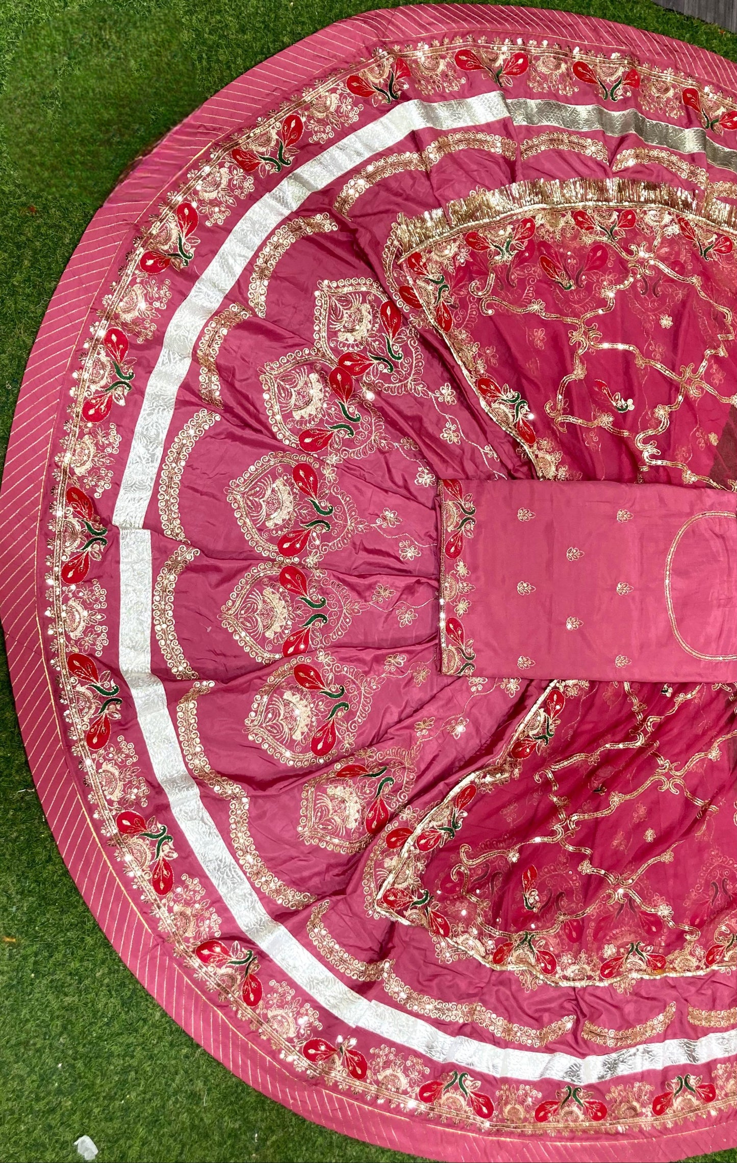 DESIGHNER 4 MTR GHER CREPSILK pure odhna vintage style beautiful Rajputi poshak