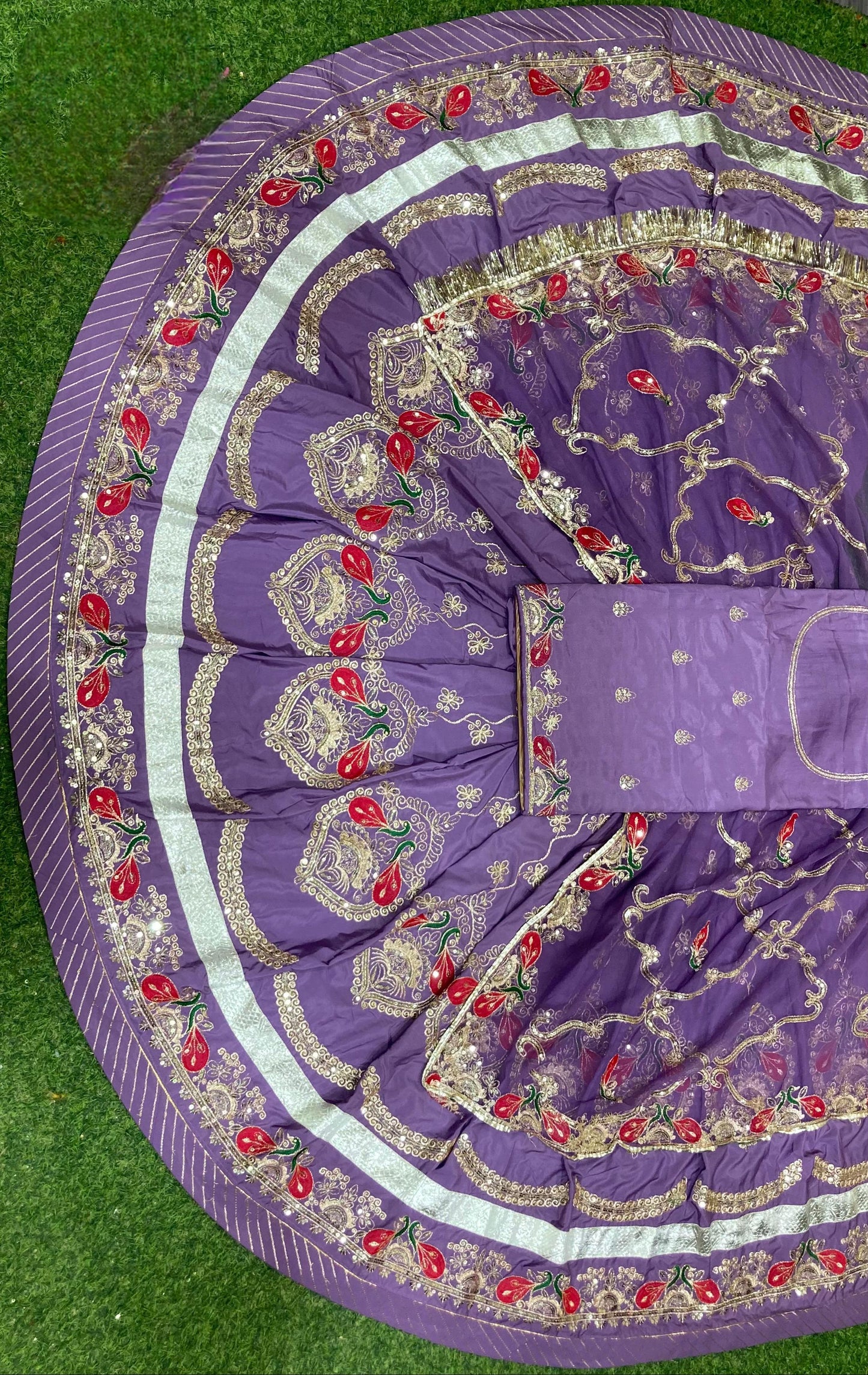 DESIGHNER 4 MTR GHER CREPSILK pure odhna vintage style beautiful Rajputi poshak