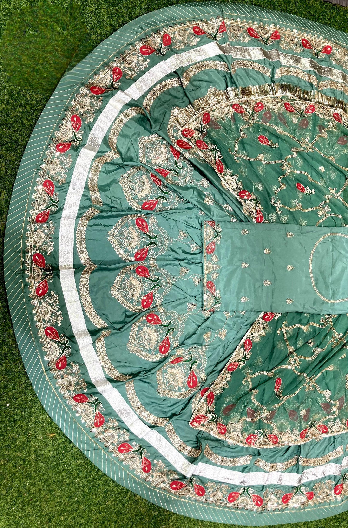 DESIGHNER 4 MTR GHER CREPSILK pure odhna vintage style beautiful Rajputi poshak