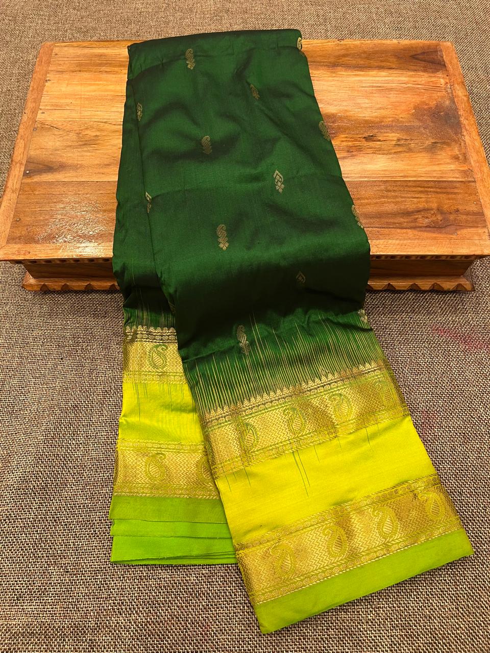 Kanjivaram Pure Silk Paithani Saree – Traditional Zari Border with Shoulder Butti & Contrast Blouse