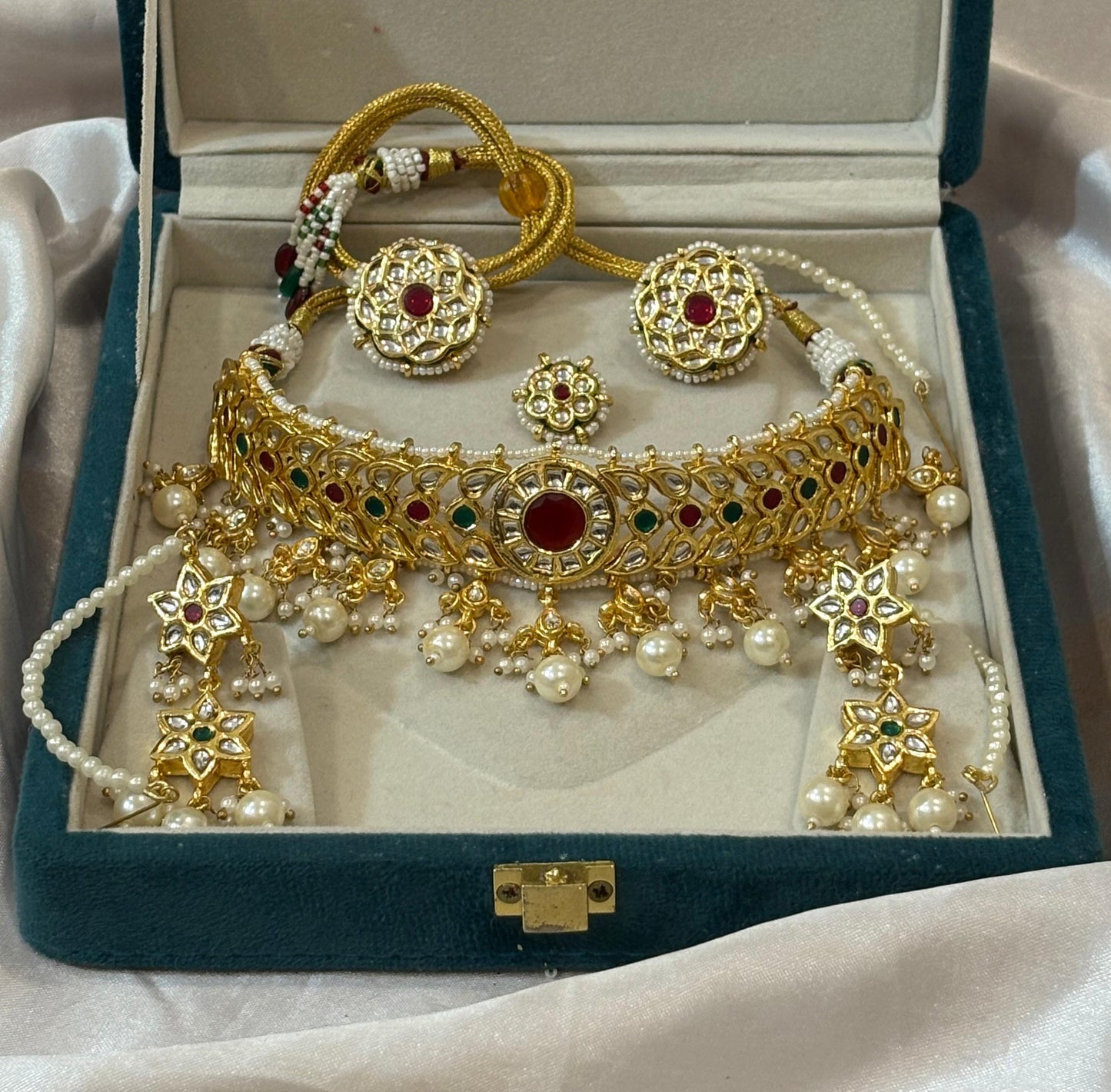 Beautiful Rajwadi jewelry set