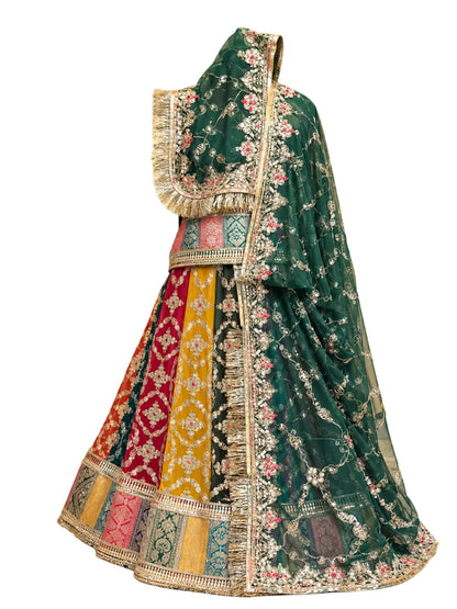PACHRANGA VINTAGE 4 MTR GHER Lehanga Poshak
