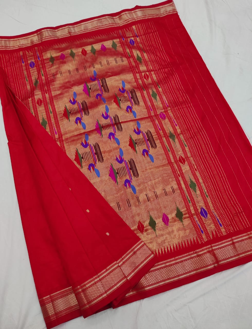 Traditional Yeola Paithani Saree – Pure Silk Handloom with Shoulder Butti & Silk Mark