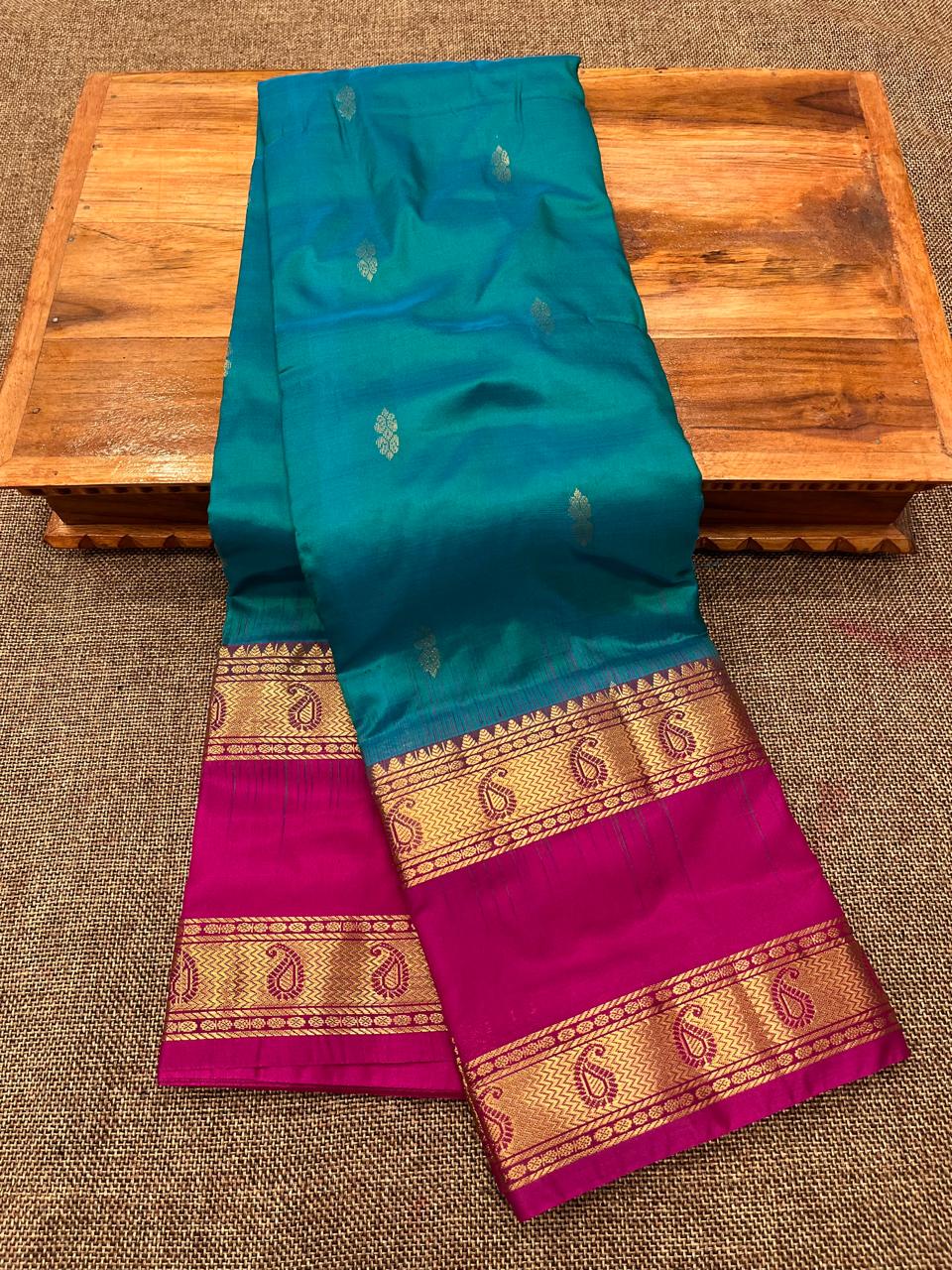 Kanjivaram Pure Silk Paithani Saree – Traditional Zari Border with Shoulder Butti & Contrast Blouse