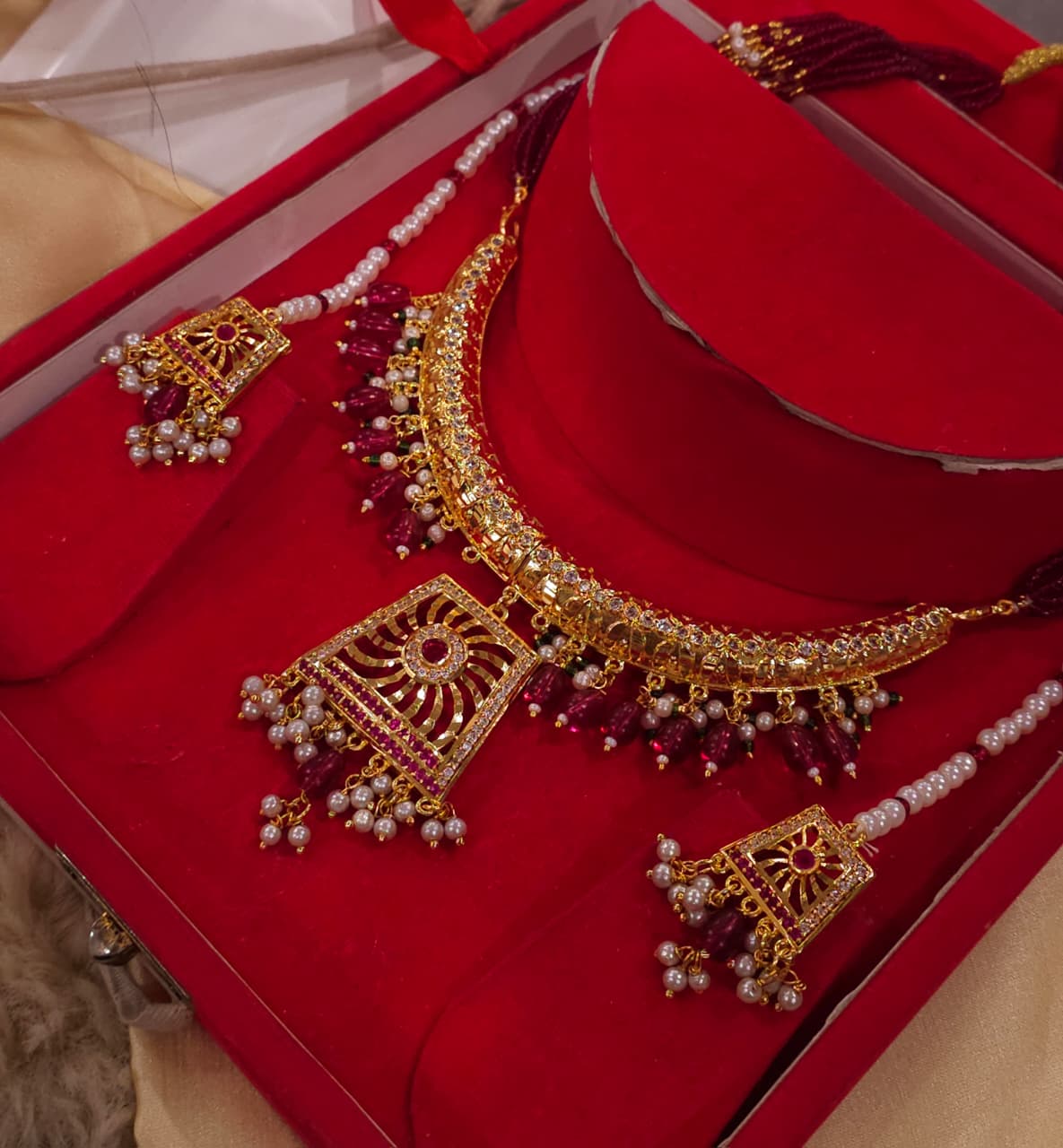 Jadau Hasli Necklace Set with Earrings & Kanoti – Polish Guaranteed Bridal Jewellery for Wedding & Festive Wear (Code: AK)