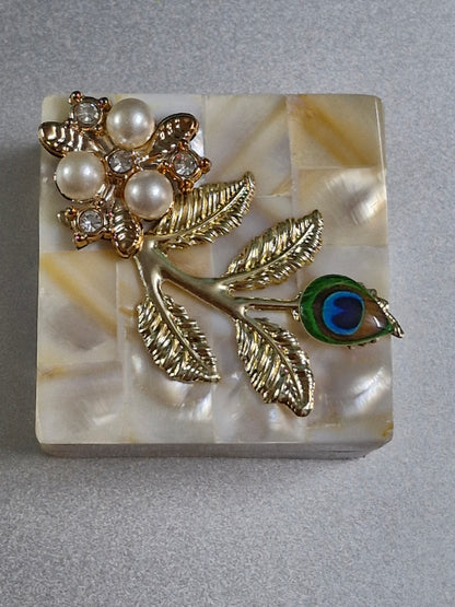 Mother of pearls box size 2×2×1  inch pack of 1