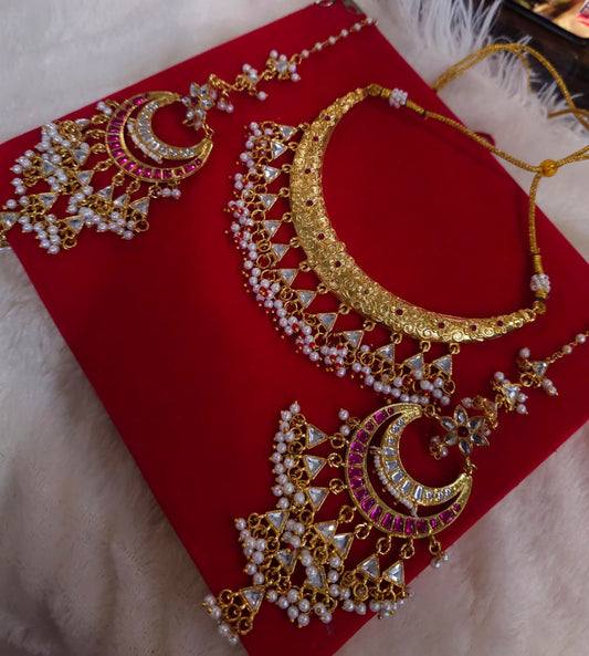 Beautiful designer Traditional Hasli/Necklace with earring