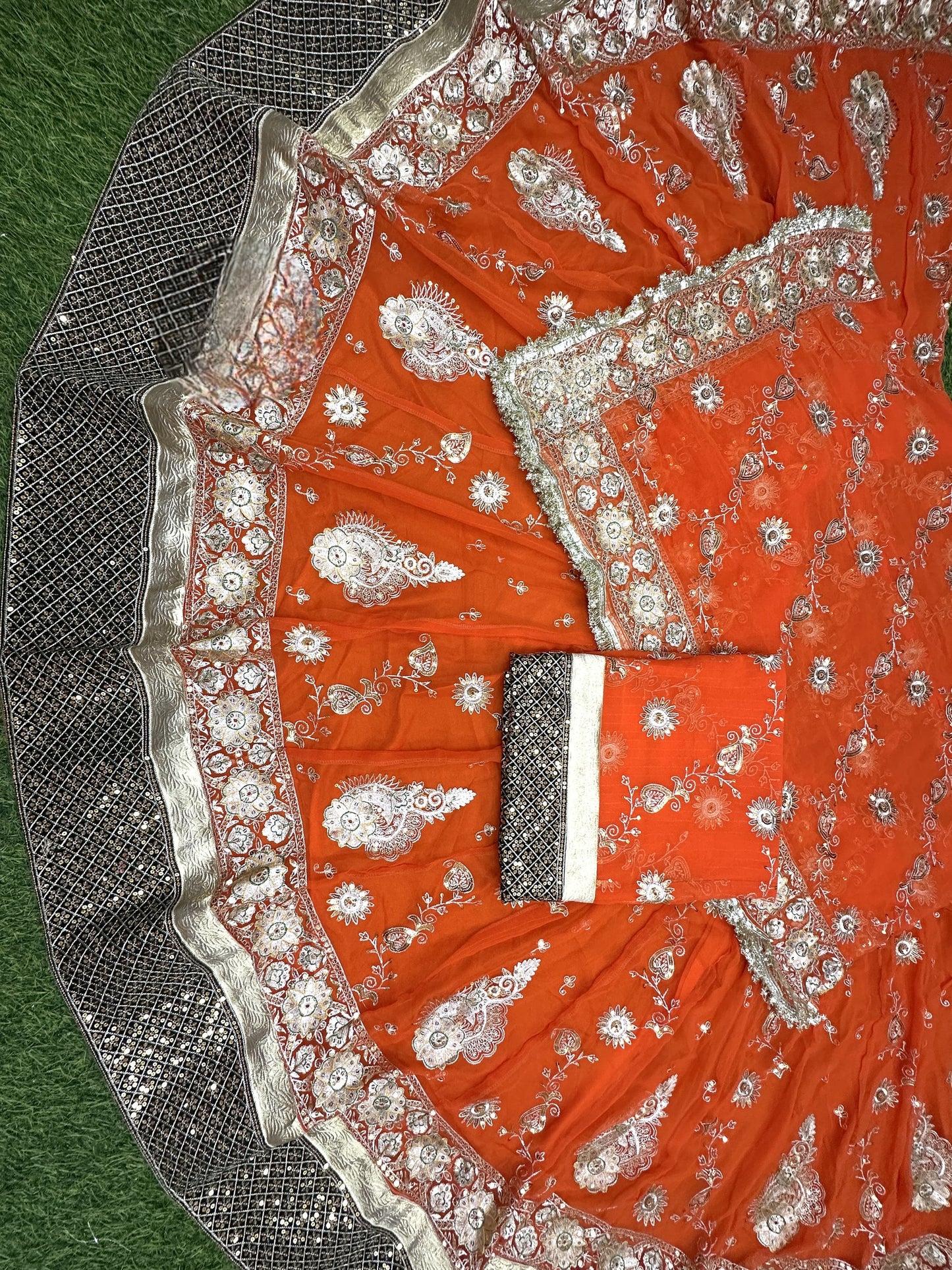 Designer 4.5 MTR Gher Rajwadi Lehenga Poshak – Velvet Border & Vintage Zari Work