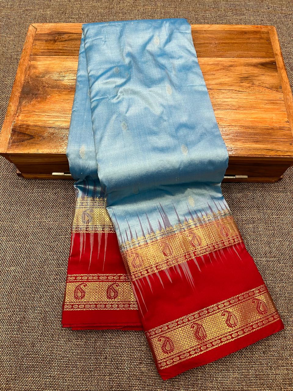Kanjivaram Pure Silk Paithani Saree – Traditional Zari Border with Shoulder Butti & Contrast Blouse