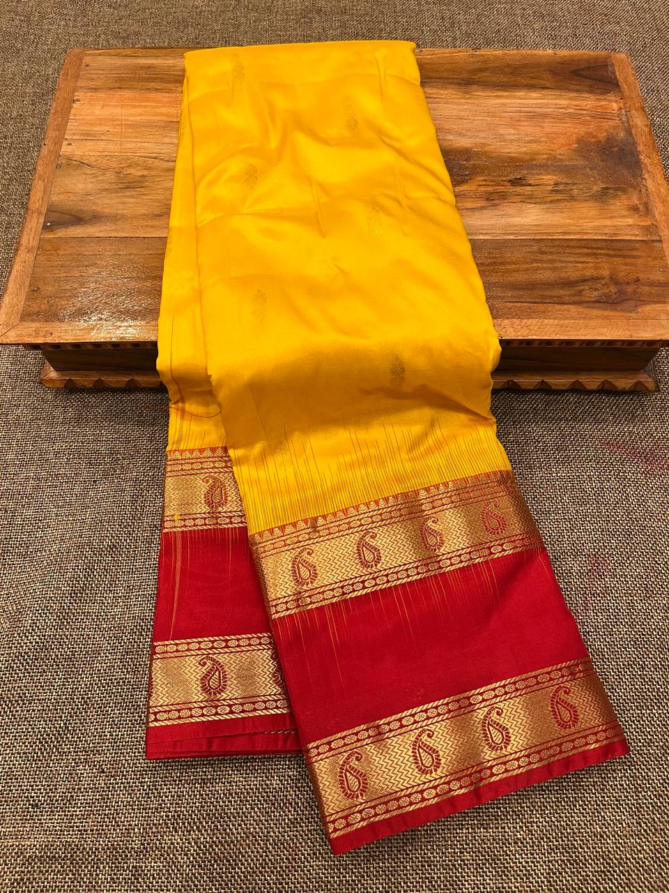 Kanjivaram Pure Silk Paithani Saree – Traditional Zari Border with Shoulder Butti & Contrast Blouse