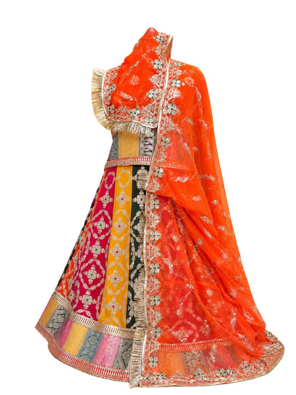 PACHRANGA VINTAGE 4 MTR GHER Lehanga Poshak