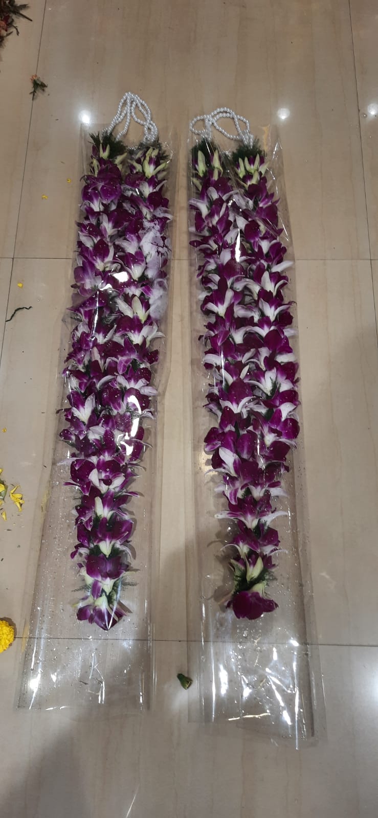 Fresh Flower Handcrafted Wedding Garland Varmala Pair for Bride & Groom – 5.5 ft Long