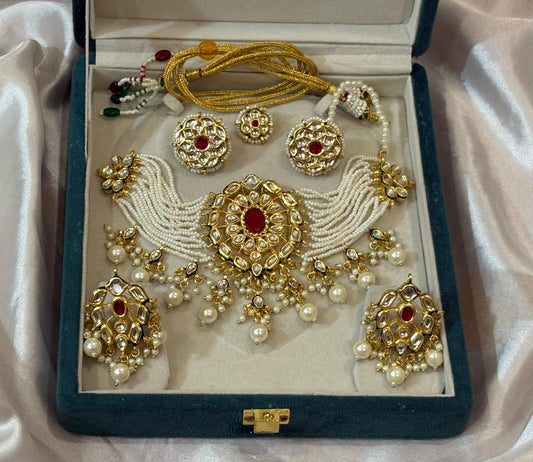 Beautiful Rajwadi jewelry set