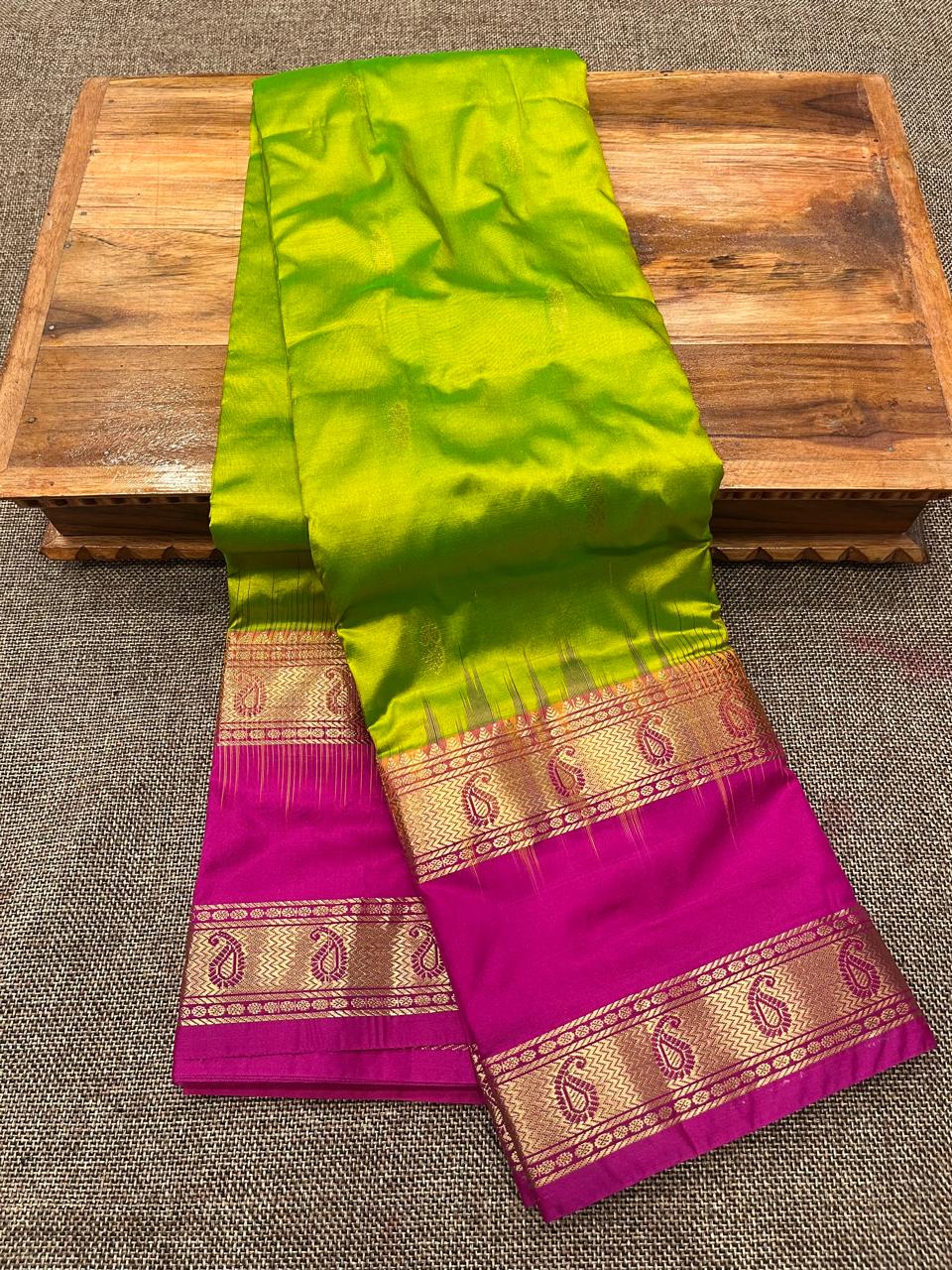 Kanjivaram Pure Silk Paithani Saree – Traditional Zari Border with Shoulder Butti & Contrast Blouse