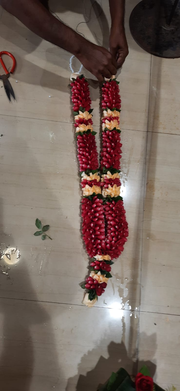 Fresh Flower Garland – 5.5 ft Handcrafted Floral Mala